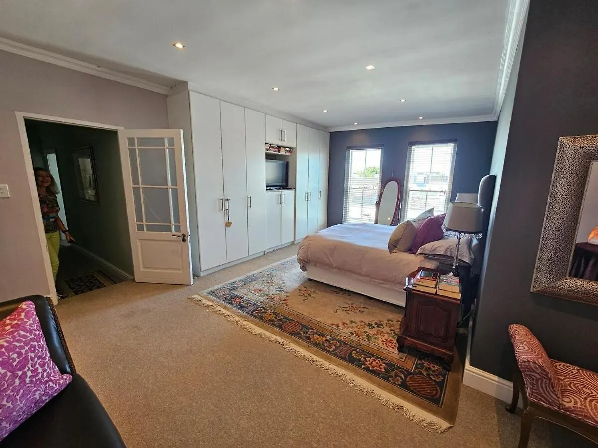 Fabulous Three Bed In The Heart Of Greenpoint Cape Town 0*,